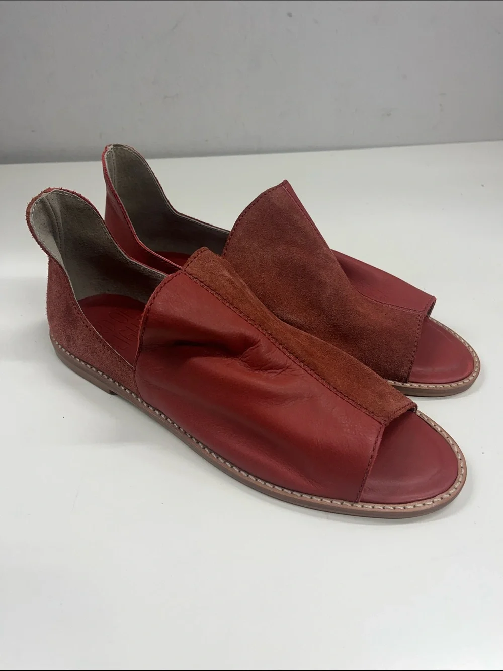 New BIRD OF FLIGHT Open Toe Flats in Read Leather/Suede Size 10